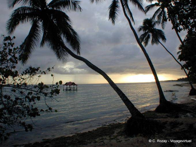 De noche negro en la playa real, Juan Dolio, Rep. Dominicana