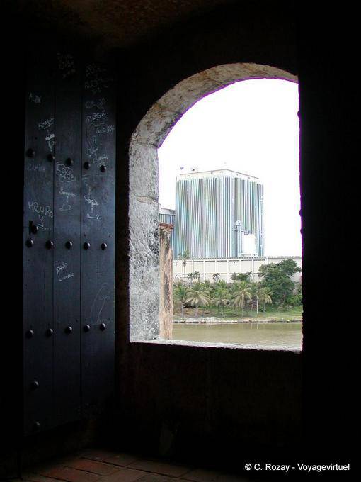 La modernidad en las cimas del río Ozama, Santo Domingo, Rep. Dominicana