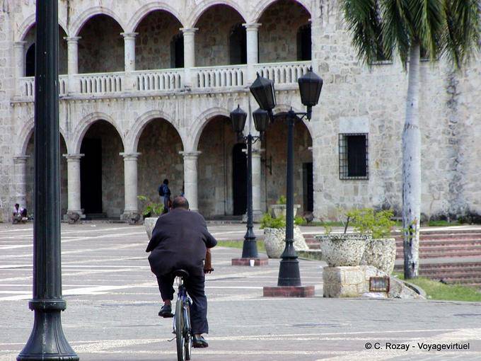 Arquitectura del Alcázar de Colón, Plaza de España, Santo Domingo, Rep. Dominicana