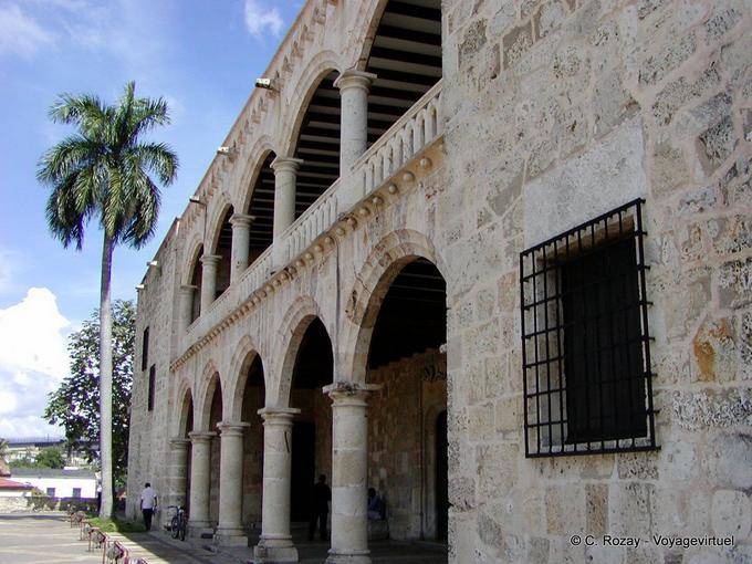 Perspectiva sobre el Alcázar de Colón, Santo Domingo, Rep. Dominicana