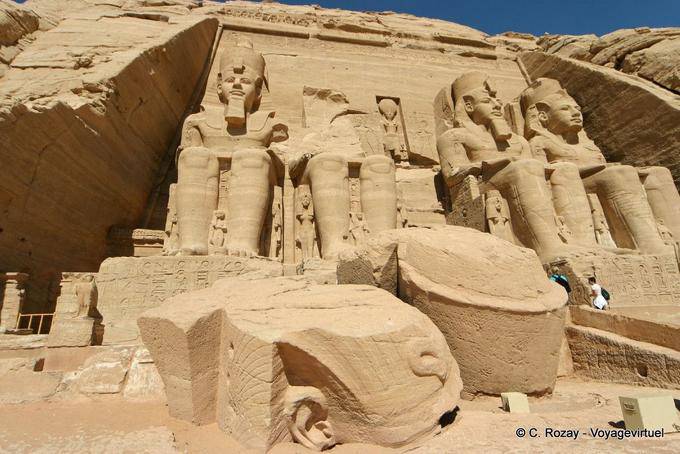 Colossus se derrumbó, Abu Simbel - Egipto
