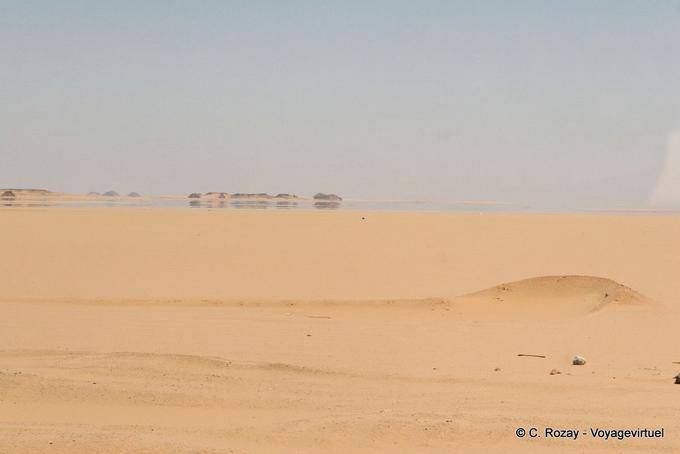 Mirage en el camino a Abu Simbel - Egipto