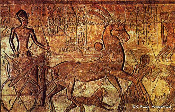 Batalla de Kadesh, Ramsés en su carro con un salto de león a su lado, Meha templo de Abu Simbel - Egipto