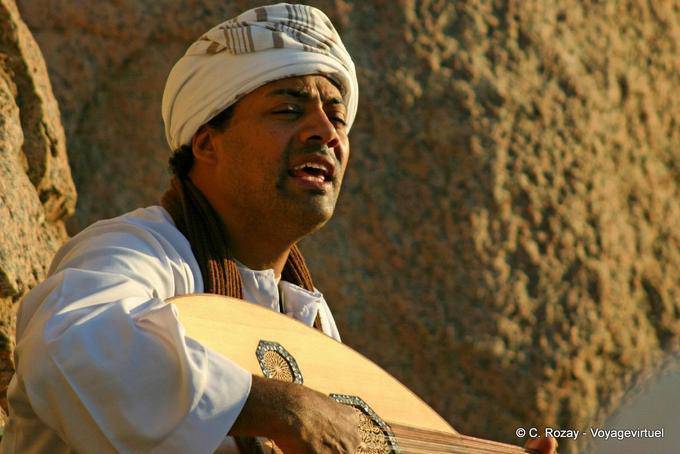 Cantante de música tradicional al hotel Old Cataract Aswan - Egipto