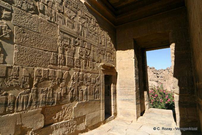 Pasaje en el pabellón de Nectanebo I, Philae - Egipto