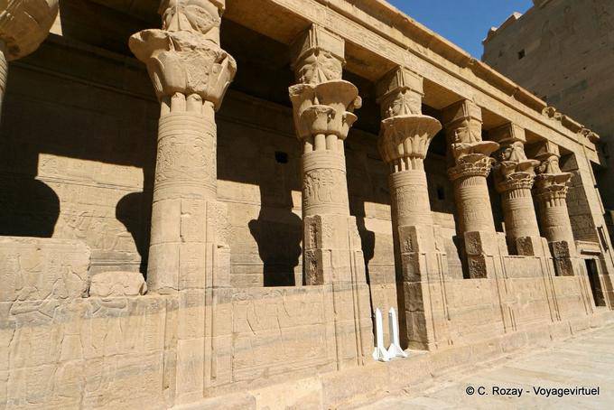 Columnas de Hathor Mammisi (Casa de Nacimiento) Templo de Philae - Egipto