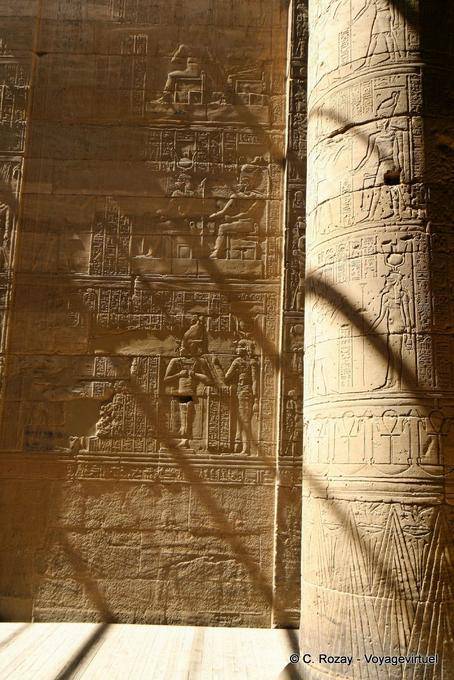 Sombras en las columnas, Templo de Philae - Egipto