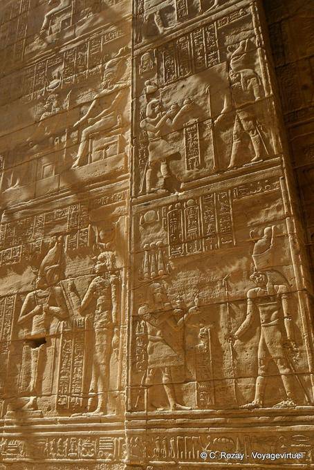 Relieves, ofreciendo a los dioses, Philae - Egipto