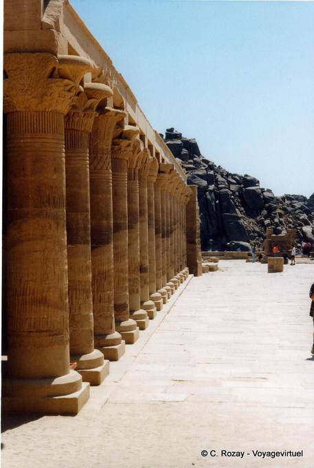 Nectanebo y la columnata, el templo de Philae - Egipto
