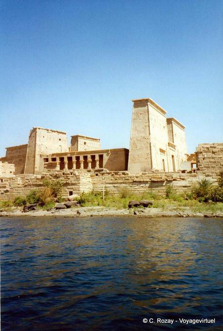 El templo de Isis, visto desde el río, Philae - Egipto