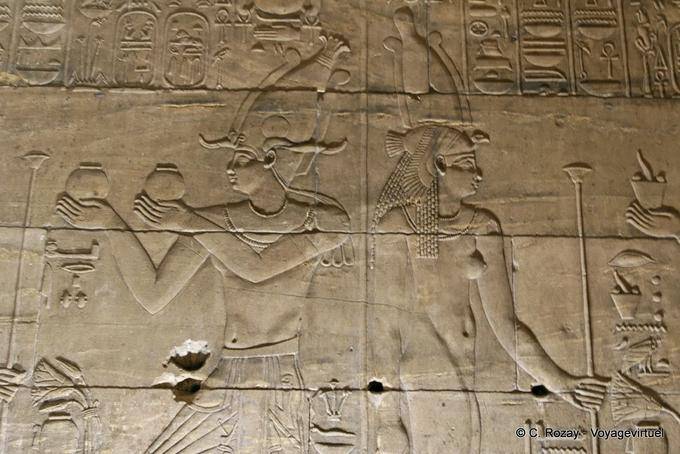 Otras esculturas de la pared de la habitación, el Templo de Philae - Egipto