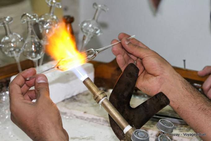 Fabricación de un frasco de perfume, Asuán - Egipto