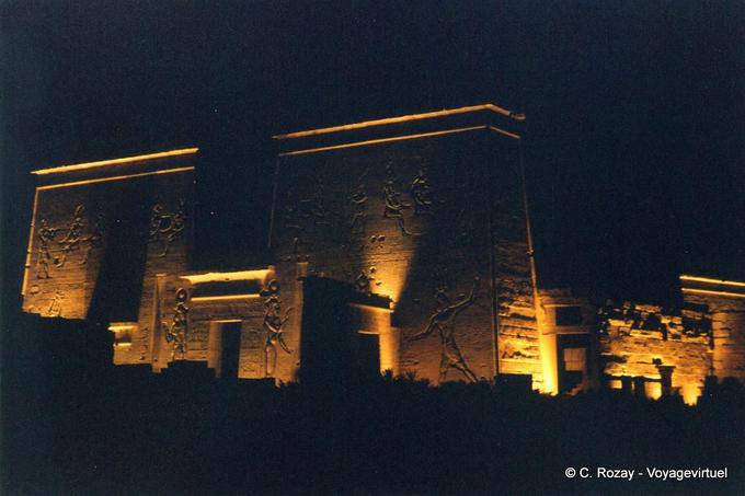 El Templo de Philae, vista nocturna - Egipto