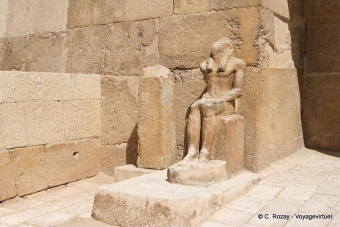 Estatua de Horus desfigurado necrópolis de Giza - Egipto