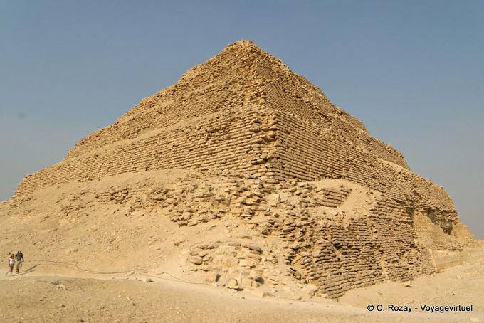 Sand en la pirámide en Saqqara - Egipto