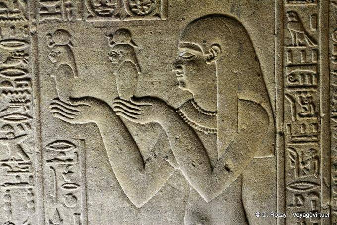 Finesse de un alivio, Templo de Horus, Edfu - Egipto