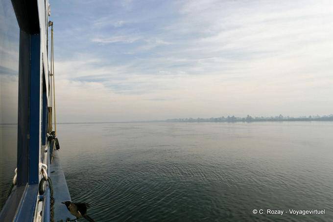 Cuando el cielo se encuentra con el crucero por el río en el Nilo, Esna - Egipto