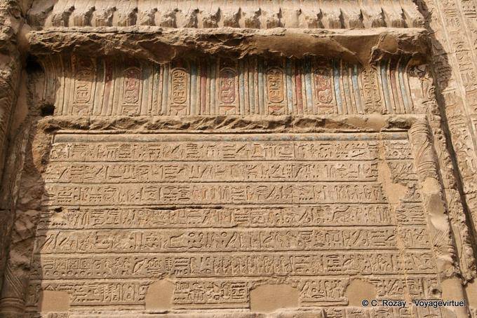 Muro de los jeroglíficos y cartuchos, Khnum Templo, Esna - Egipto