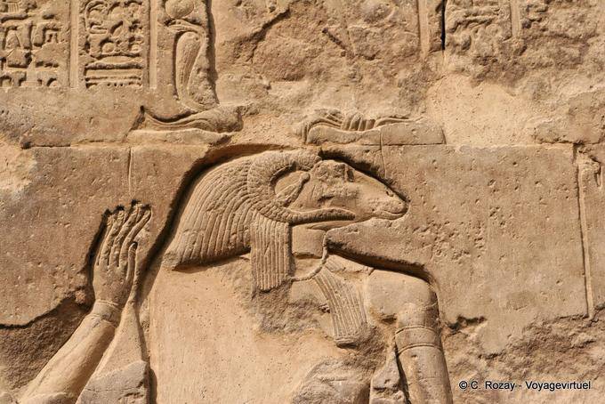 Khnum, el dios con cabeza de carnero, el templo de Esna - Egipto