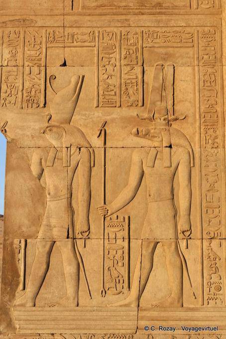 Templo de Kom Ombo, Horus, el dios halcón y Sobek, el dios cocodrilo ouas cetro - Egipto