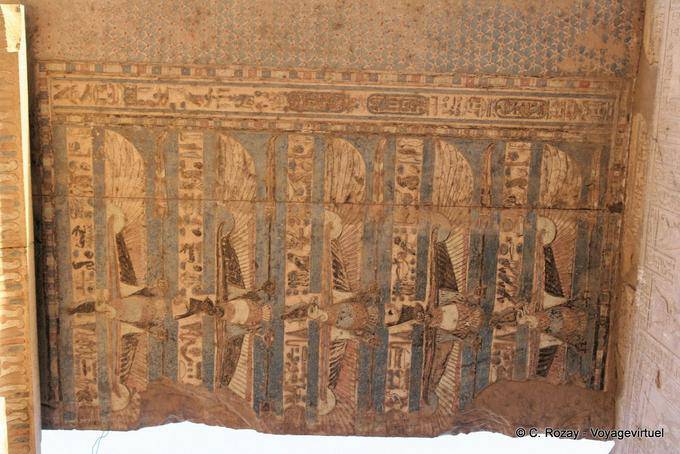Techo pintado, buitres y el cielo estrellado, templo de Kom Ombo - Egipto