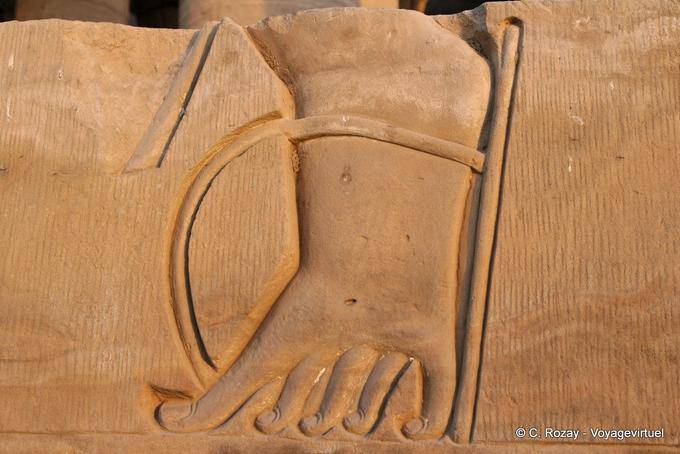 Pie Sandalia, fragmento de un alivio en hueco, templo de Kom Ombo - Egipto