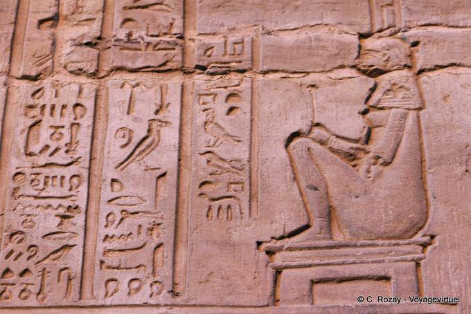 Tratado médico en jeroglíficos y parturienta Isis, Templo de Kom Ombo - Egipto