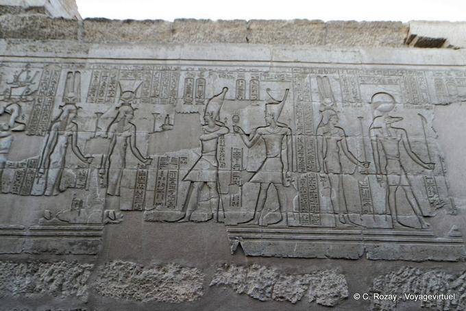 Escenas en la pared del templo de Kom Ombo ambulatoria - Egipto