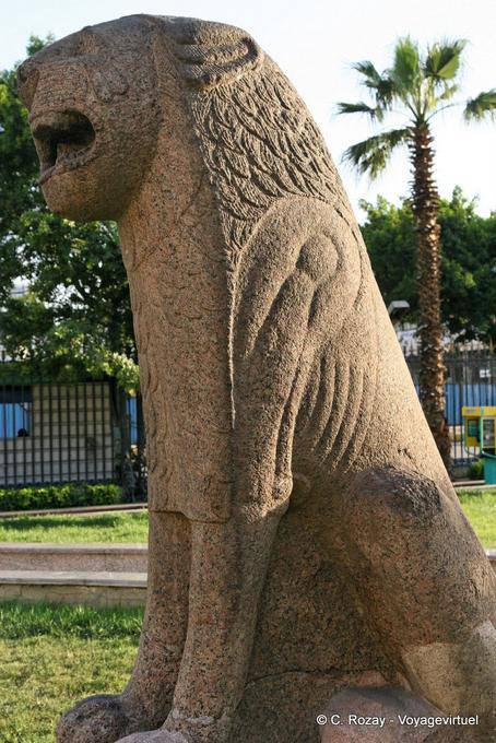 Perfil de una escultura de León, el Museo de El Cairo - Egipto