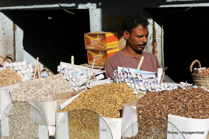 Semillas Etal para aperitivo o picoteo lugar, Luxor - Egipto