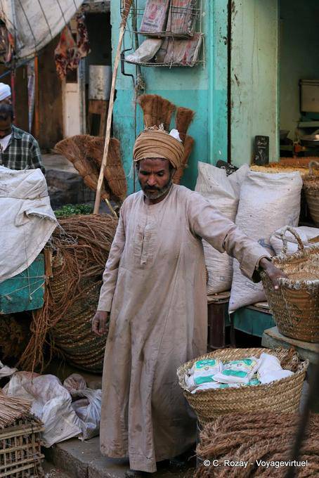 Fellah reflexivo, Luxor - Egipto