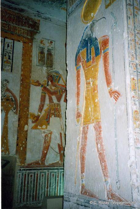 Frescos de colores en un valle de la tumba de los Reyes - Egipto
