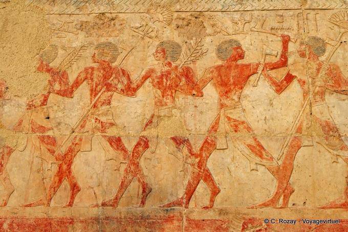 Procesión en la capilla de Hathor, patrona de la necrópolis, el templo de Hatshepsut - Egipto
