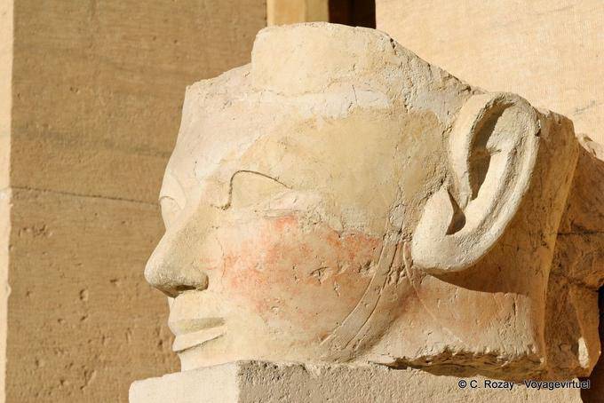 Cabeza rota de perfil, escultura del templo de Hatshepsut - Egipto