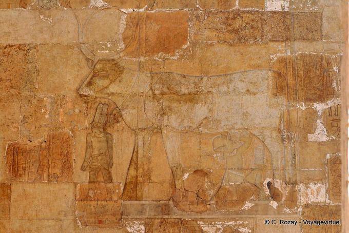 Templo de Hatshepsut, un niño de beber la leche de la ubre sagrado - Egipto