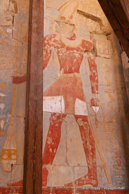 Hombre Hatshepsut en la cara arrancada, Deir el-Bahari - Egipto