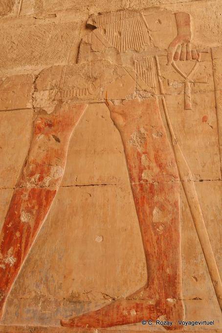 Piernas y pies de color, fragmento de alivio, Templo de Hatshepsut - Egipto