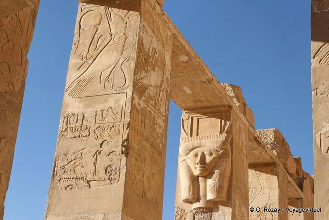Columnata Plaza de la capilla de Hathor, Templo de Hatshepsut - Egipto