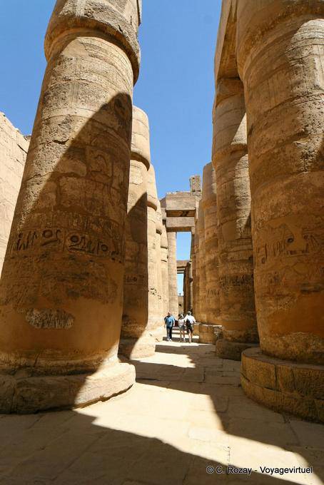 Barriles de columnas de papiro, Ciudad de Amón-Ra, el templo de Karnak - Egipto