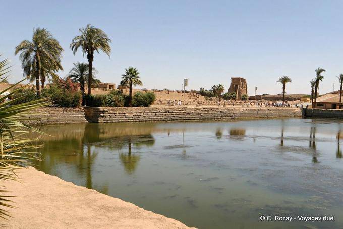 El lago sagrado del templo de Karnak - Egipto