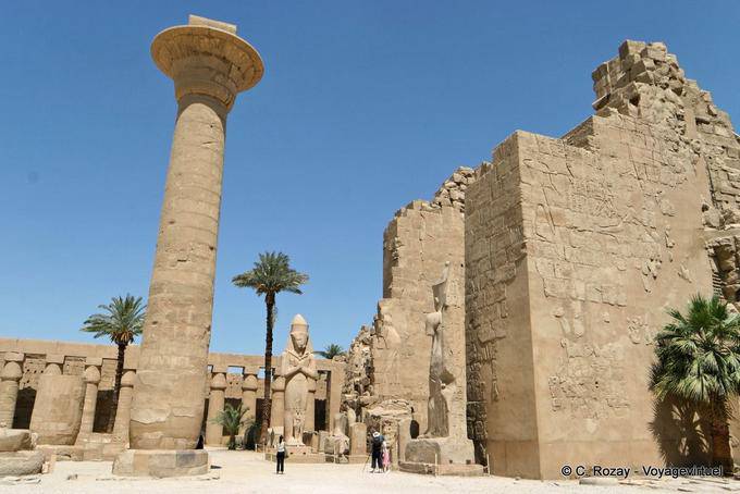 Columna Taharqa faraón etíope del templo de Karnak - Egipto