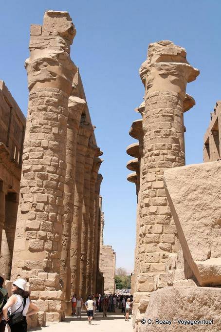 Columnas de piedra apilados, el templo de Karnak - Egipto