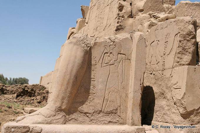 Detalle del séptimo pilón, el templo de Karnak - Egipto