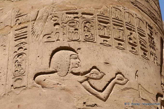 Alivio en una columna de la gran sala hipóstila, Karnak - Egipto