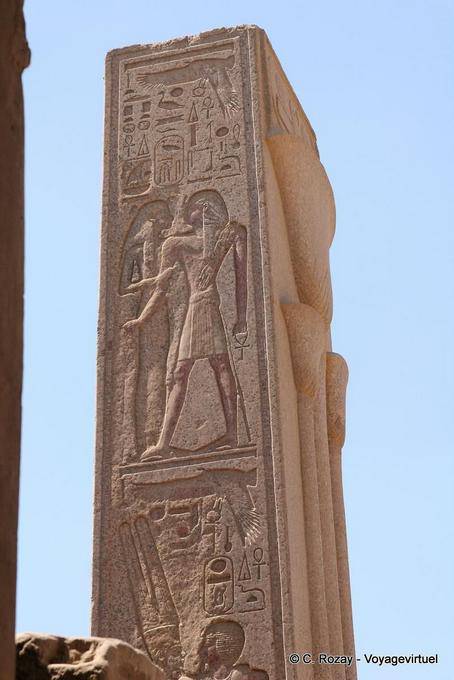 Detalle de una cara del obelisco truncado de Tutmosis III, de Karnak - Egipto