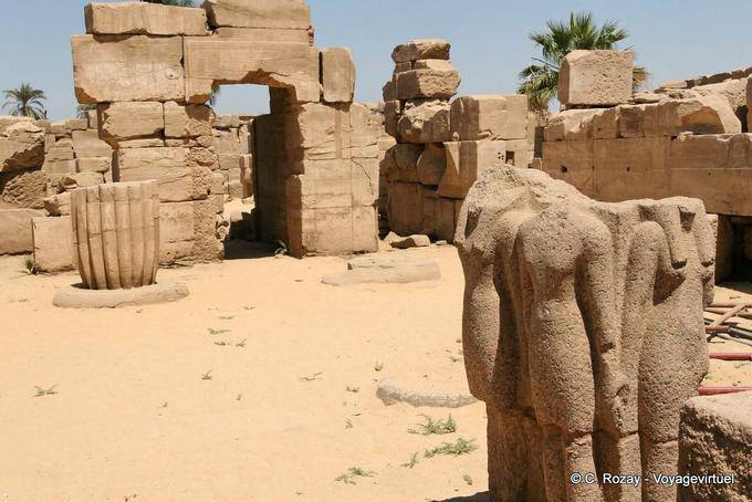 Lugar de identificarse con una rara derecho estatuario Karnak - Egipto