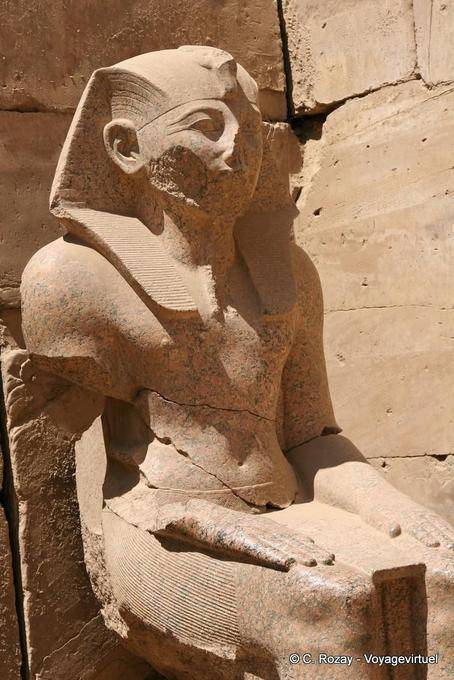 Tutmosis III se sentó en un rincón, Karnak - Egipto