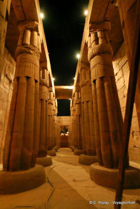 El Santuario de la corteza de Amun, templo de Luxor - Egipto