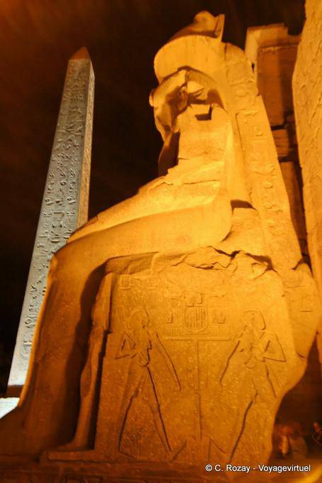 Nodo Nilo dioses Tinte sematawi, base de la estatua, el Templo de Luxor - Egipto