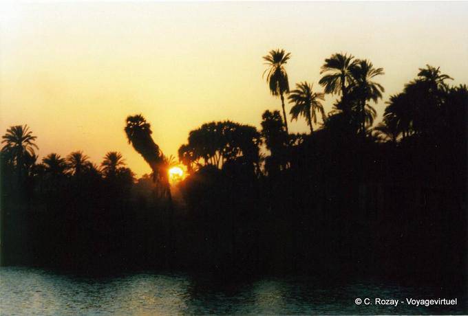 Escondite con el sol en el Nilo - Egipto
